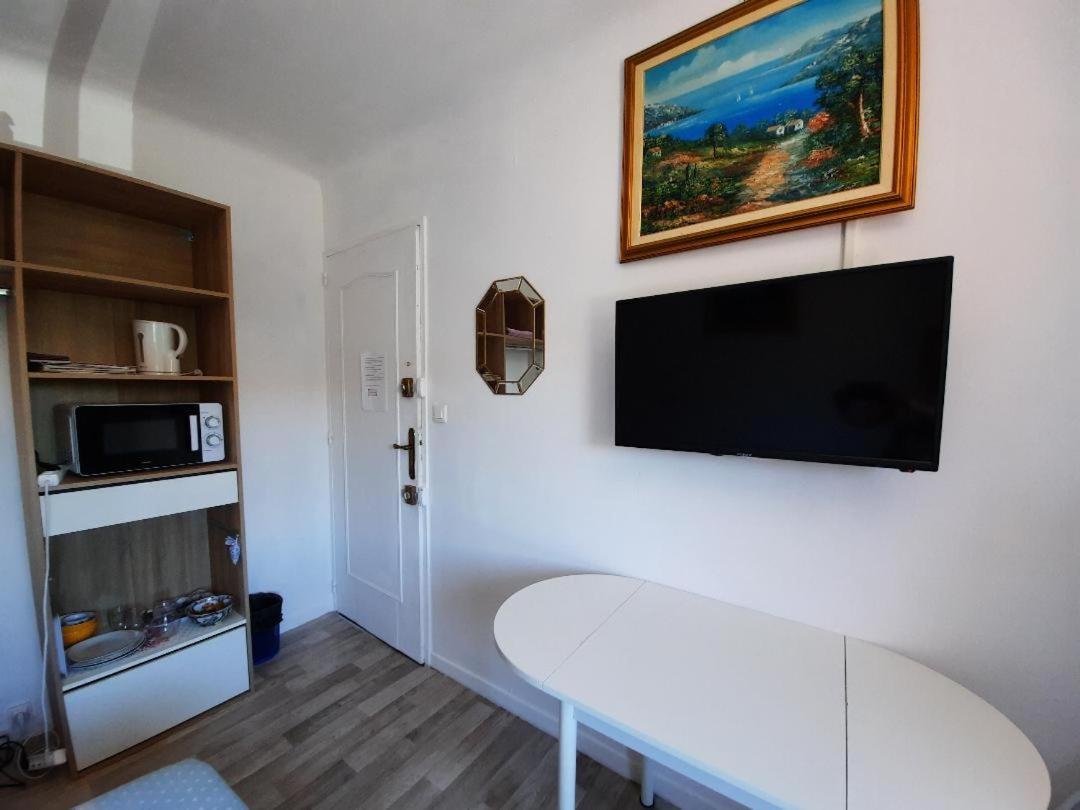 Chambres Climatisees Confort,Wifi, Gare Tgv,Parking,Pt Dejeuner Perpignan Exteriör bild